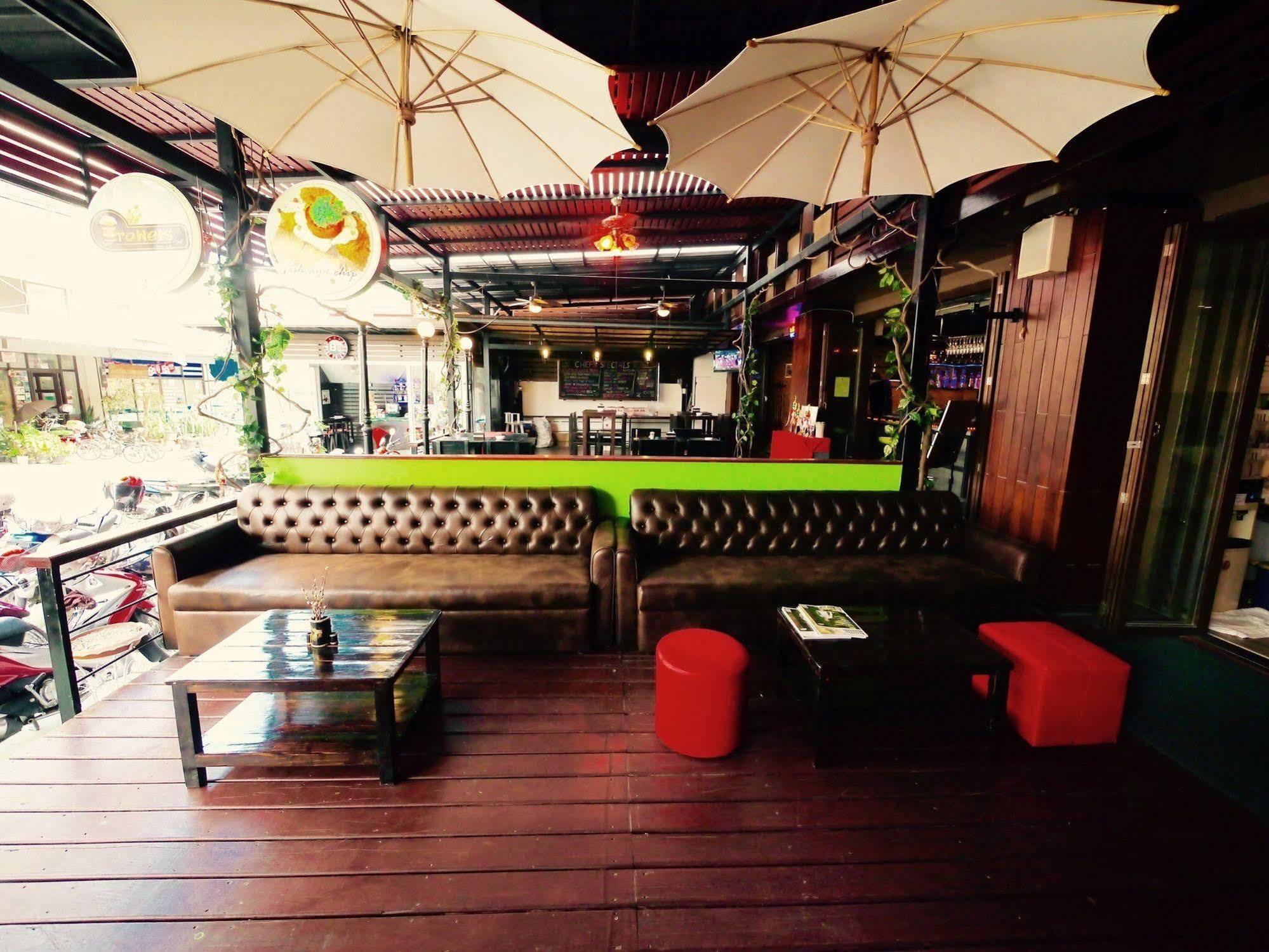 Basic Line Hotel @ Loikroh Chiang Mai Exterior foto